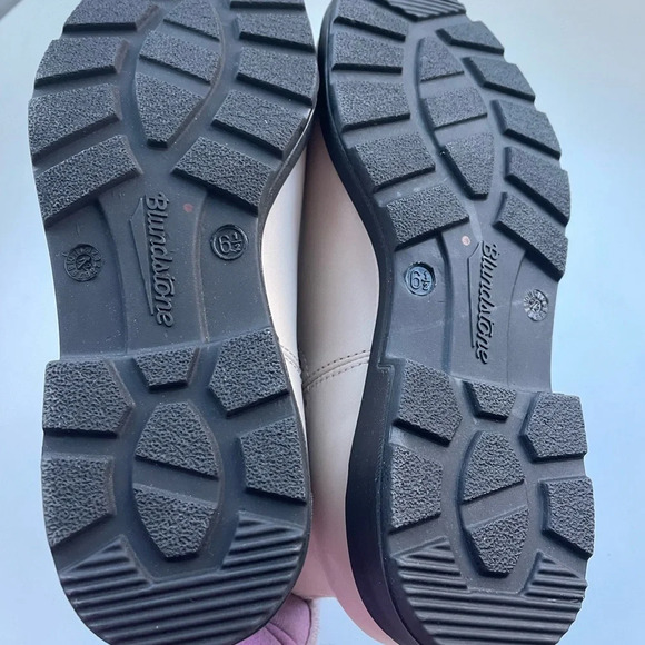 Blundstone Cream Ankle Boots - Picture 9 of 16